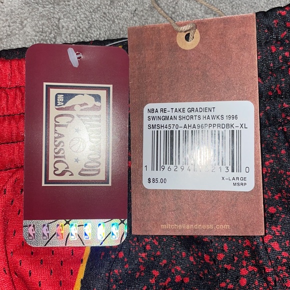 NEW!! Mitchell & Ness Atlanta Hawks Spray Paint Swingman Shorts - XL - Picture 4 of 4